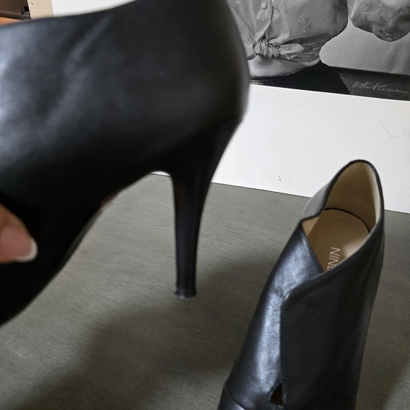 Nine West, black heels - Picture 5 of 8